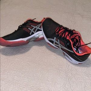 ASICS E650N tennis court shoes